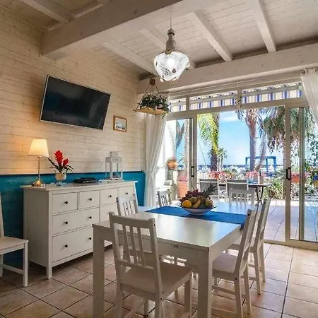 Casa Delle Zammare Fronte Mare Centro Storico Holiday home Riposto