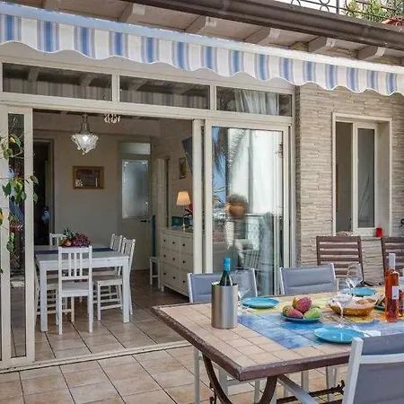 Holiday home Casa Delle Zammare Fronte Mare Centro Storico Riposto