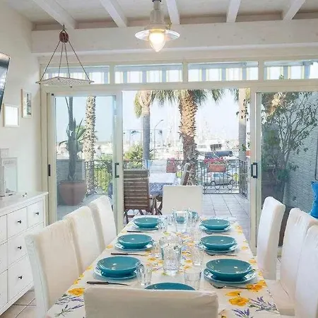 Holiday home Casa Delle Zammare Fronte Mare Centro Storico *