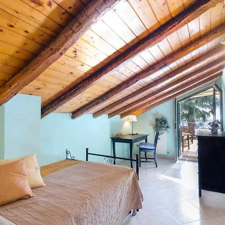 Vakantiehuis Casa Delle Zammare Fronte Mare Centro Storico Riposto